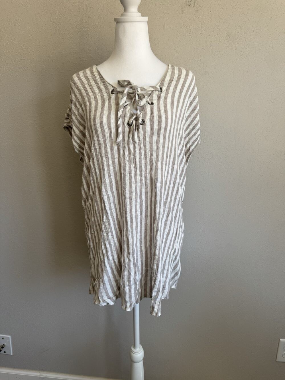 Torrid Taupe White Stripe Crepe Lace Up Flowy Blouse Womens 4X Beach Vacation